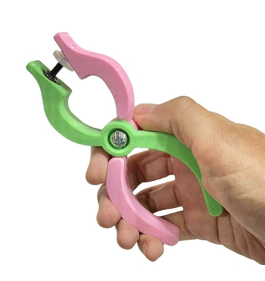 Pinza para colocar ojos de seguridad en amigurumis